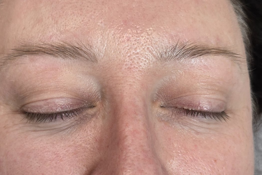Client brows before microblading